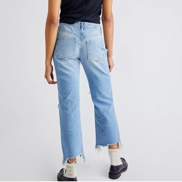 NWOT WE THE FREE MAGGIE MID RISE DISTRESSED JEANS FREE PEOPLE POPULAR BRAND - Picture 5 of 15